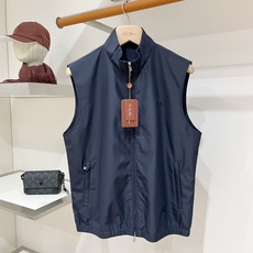 Loro piana、2026新品夹克马甲外套,时尚帅气,简约百搭款,胸前精致刺绣字母logo,定制原版面料,不仅挺括, Loro piana、2026新品夹克马甲外套,时尚帅气,简约百搭款,胸前精致刺绣字母logo,定制原版面料,不仅挺括,