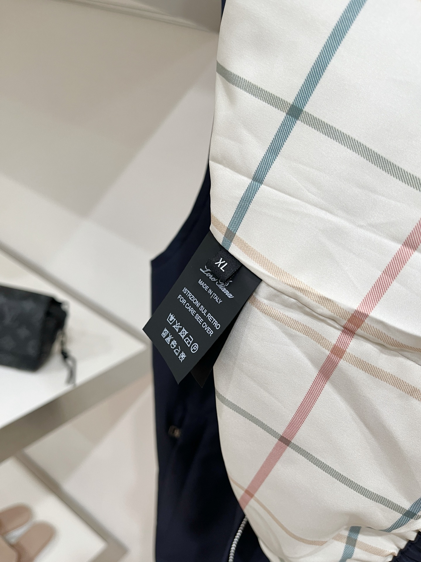 Loro piana、2026新品夹克马甲外套，时尚帅气，简约百搭款，胸前精致刺绣字母logo，定制原版面料，不仅挺括，