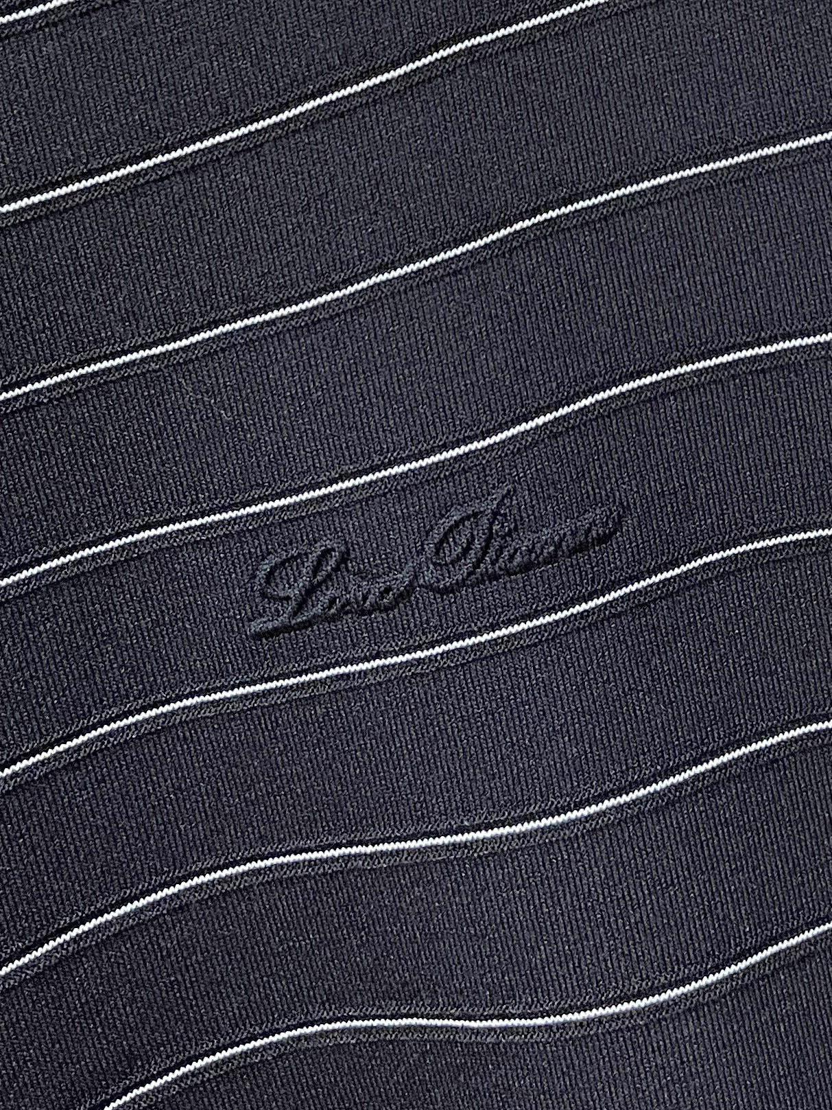 Loro piana、2026新品短袖T恤，帅气时尚，胸前设计凹凸字母logo，简约百搭款。面料针织 不仅挺括，保持潮流