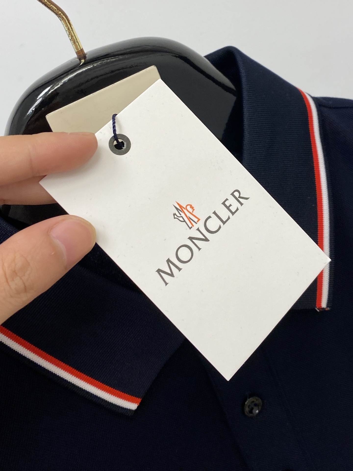 蒙口、2026新品短袖T恤，帅气时尚，胸前刺绣装饰图案logo，简约百搭款。面料棉 不仅挺括，保持潮流的廓形，又穿着舒适