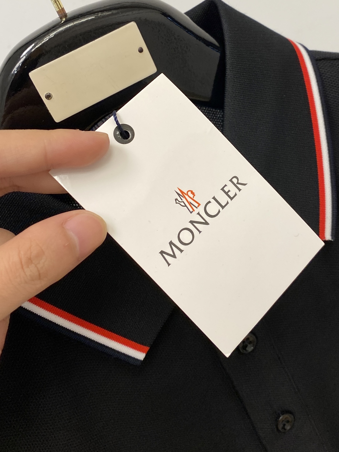 蒙口、2026新品短袖T恤，帅气时尚，胸前刺绣装饰图案logo，简约百搭款。面料棉 不仅挺括，保持潮流的廓形，又穿着舒适
