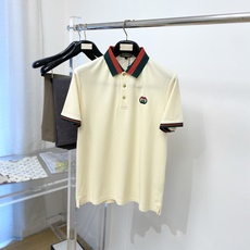 古奇、2026新品短袖T恤,帅气时尚,胸前精致刺绣字母logo,简约百搭款。面料棉 不仅挺括,保持潮流的廓形,又穿着舒适 古奇、2026新品短袖T恤,帅气时尚,胸前精致刺绣字母logo,简约百搭款。面料棉 不仅挺括,保持潮流的廓形,又穿着舒适