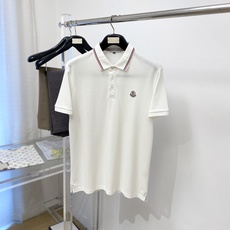 蒙口、2026新品短袖T恤,帅气时尚,胸前精致刺绣装饰图案logo,简约百搭款。面料棉 不仅挺括,保持潮流的廓形,又穿着 蒙口、2026新品短袖T恤,帅气时尚,胸前精致刺绣装饰图案logo,简约百搭款。面料棉 不仅挺括,保持潮流的廓形,又穿着