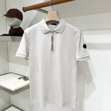 蒙口、2026新品短袖T恤,帅气时尚,简约百搭款。袖口刺绣装饰图案logo,面料棉 不仅挺括,保持潮流的廓形,又穿着舒适 蒙口、2026新品短袖T恤,帅气时尚,简约百搭款。袖口刺绣装饰图案logo,面料棉 不仅挺括,保持潮流的廓形,又穿着舒适