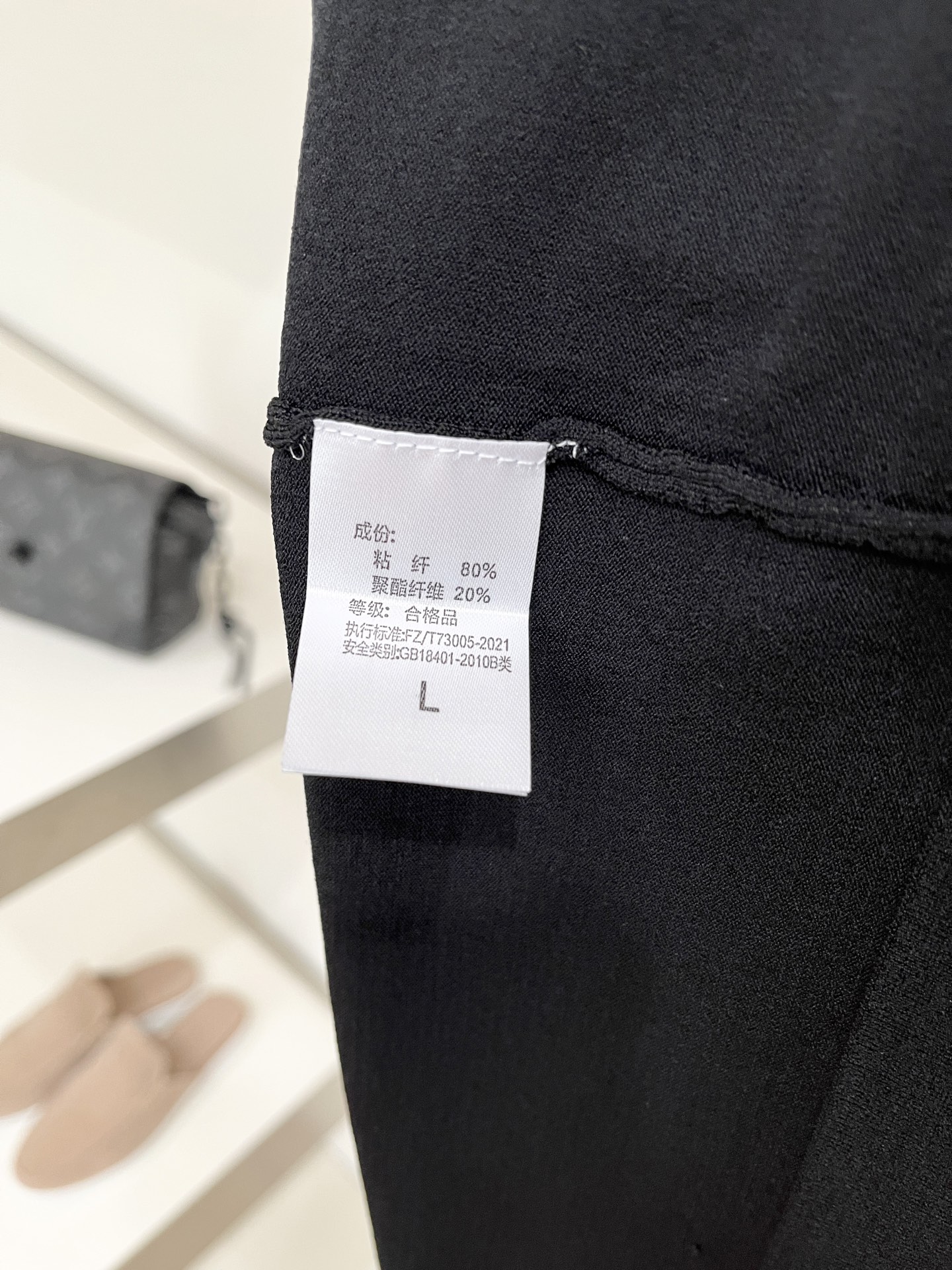 Brunello Cucinelli、2026新品短袖T恤，帅气时尚，胸前精致凹凸刺绣图案logo，简约百搭款。面料针织