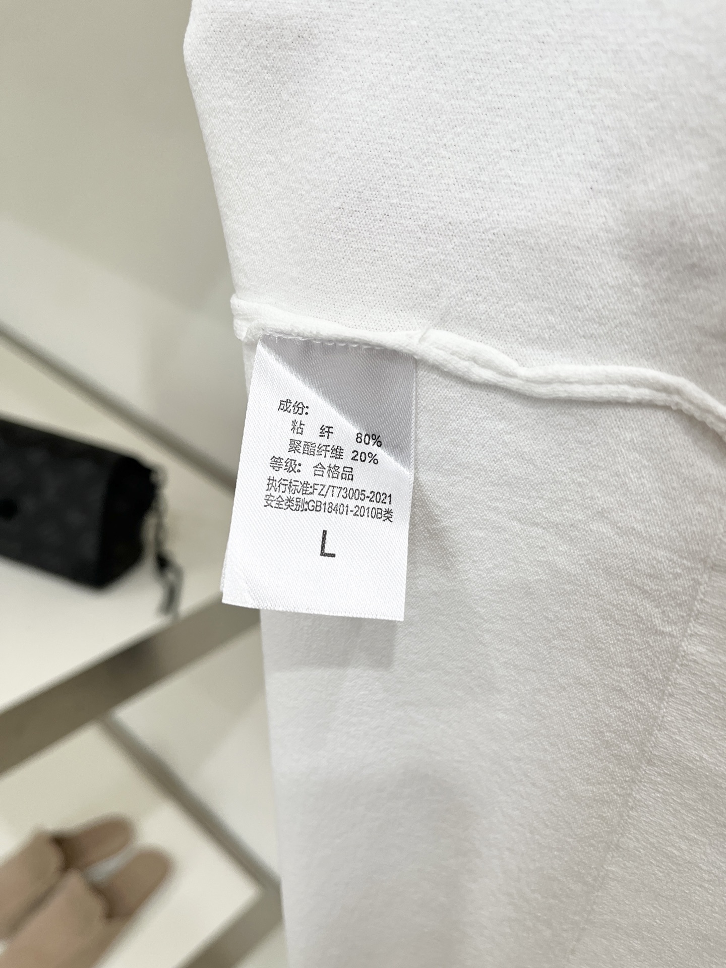 Brunello Cucinelli、2026新品短袖T恤，帅气时尚，胸前精致凹凸刺绣图案logo，简约百搭款。面料针织