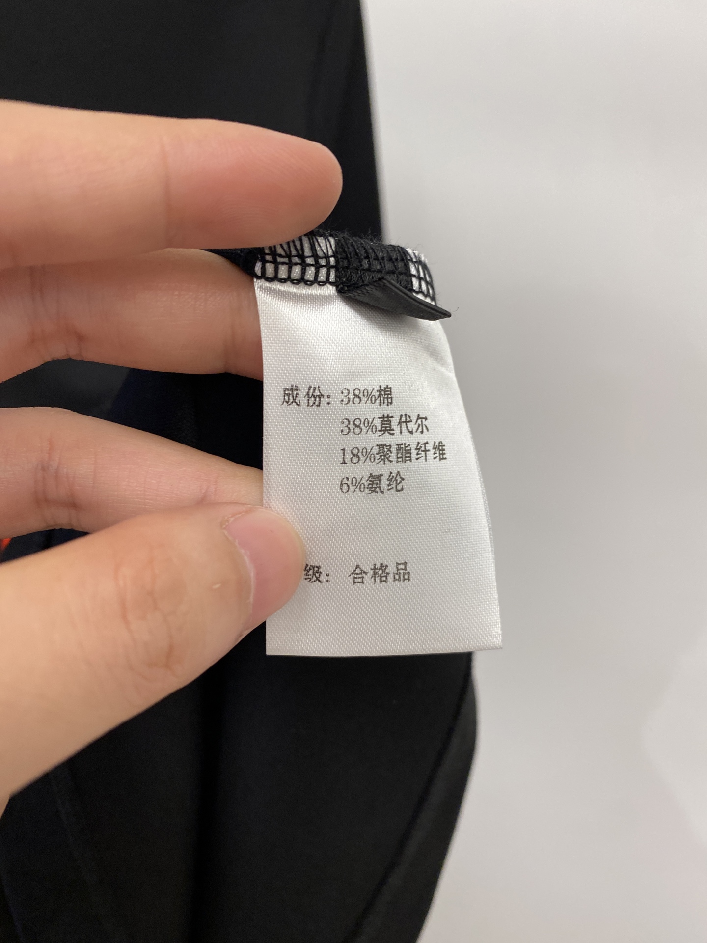 YSL 圣罗兰、2026新品短袖T恤，帅气时尚，胸前顶级印胶字母logo，简约百搭款。面料棉 不仅挺括，保持潮流的廓形，