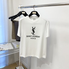 YSL 圣罗兰、2026新品短袖T恤,帅气时尚,胸前顶级印胶字母logo,简约百搭款。面料棉 不仅挺括,保持潮流的廓形, YSL 圣罗兰、2026新品短袖T恤,帅气时尚,胸前顶级印胶字母logo,简约百搭款。面料棉 不仅挺括,保持潮流的廓形,