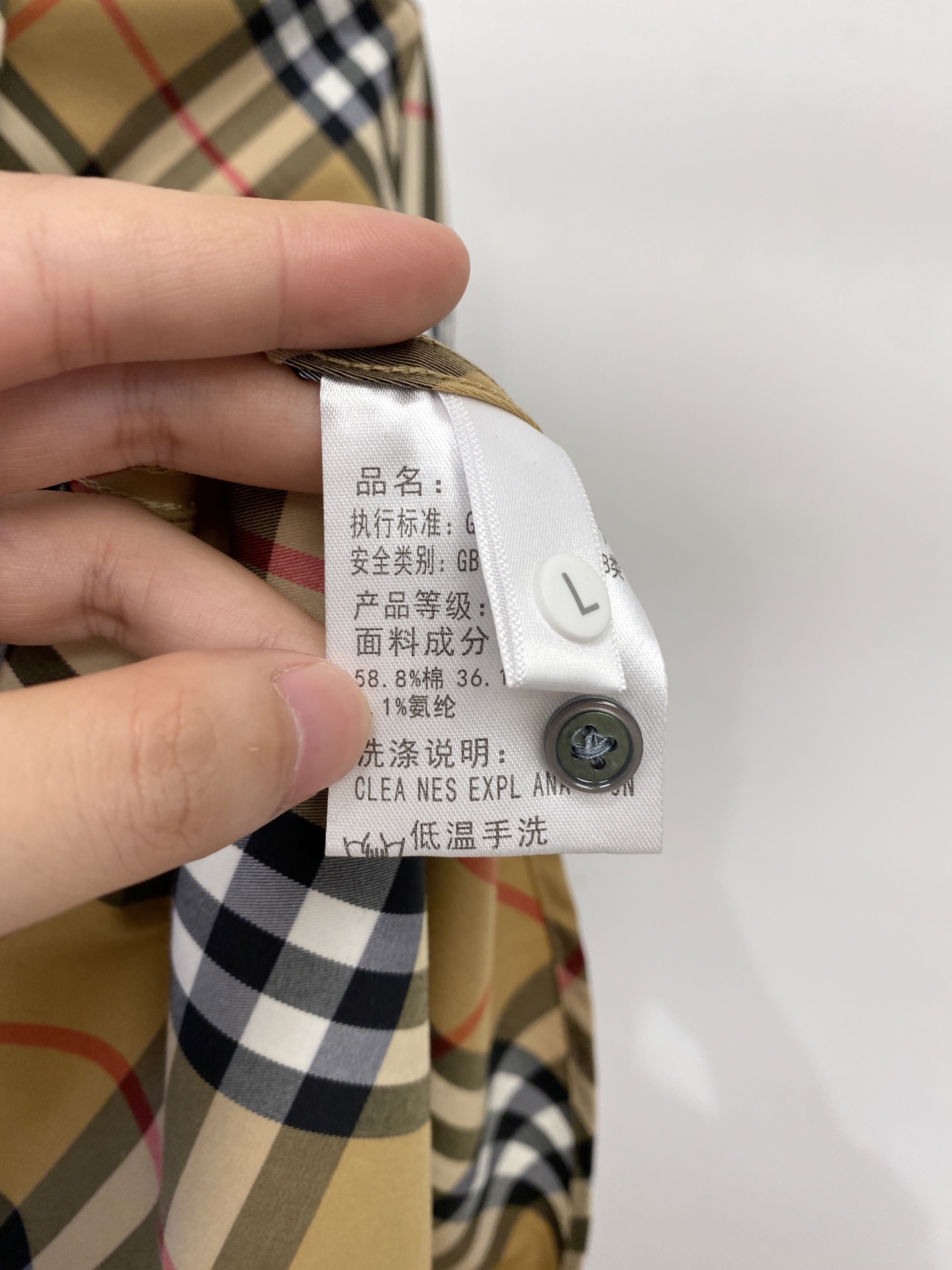 巴宝莉、2026新品短袖衬衫，时尚帅气，简约百搭款，定制原版面料，不仅挺括，保持潮流的廓形，又穿着舒适，纱织更细腻，码数
