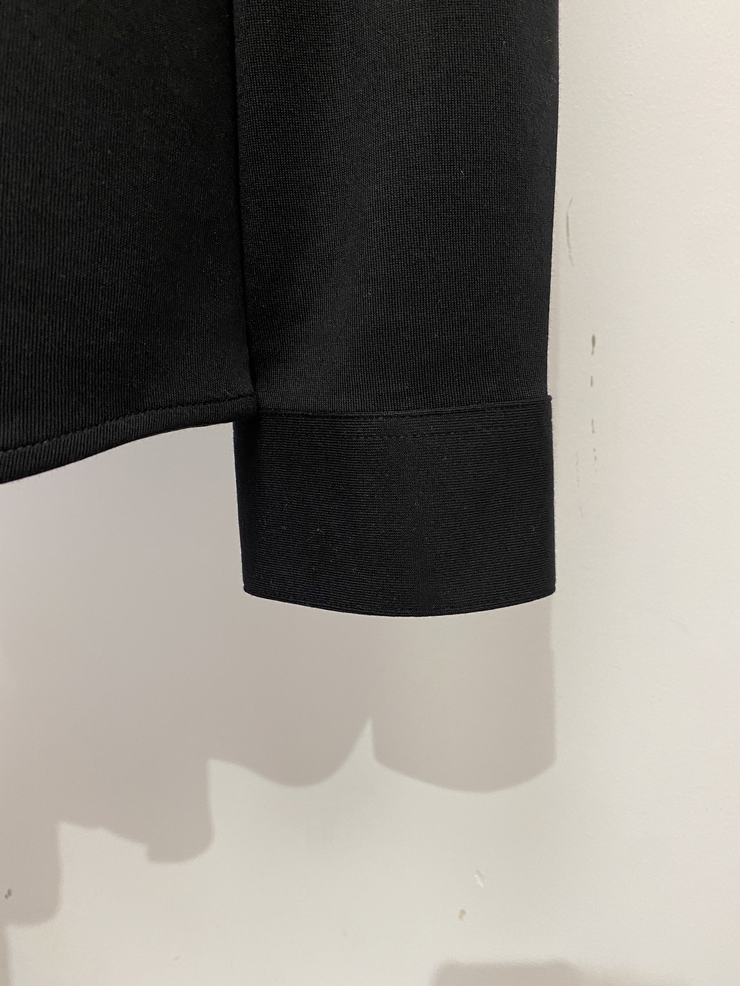Loro Piana、2026新品衬衫外套，时尚帅气，简约百搭款，胸前精致刺绣图案logo，定制原版面料，不仅挺括，保持