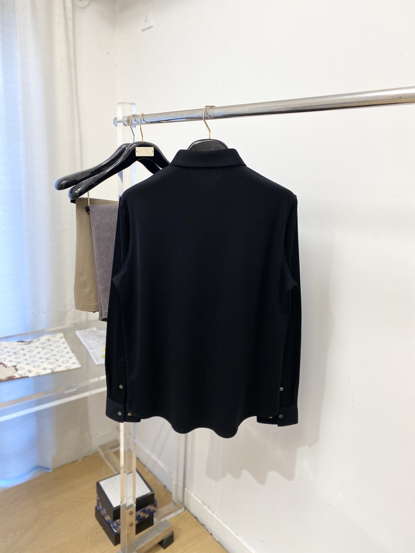 Loro Piana、2026新品衬衫外套，时尚帅气，简约百搭款，胸前精致刺绣图案logo，定制原版面料，不仅挺括，保持