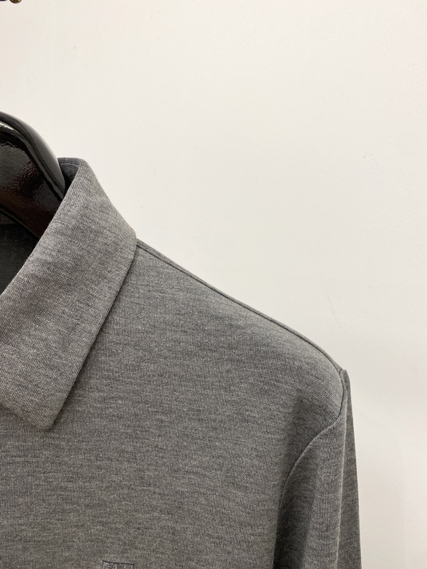 Loro Piana、2026新品衬衫外套，时尚帅气，简约百搭款，胸前精致刺绣图案logo，定制原版面料，不仅挺括，保持