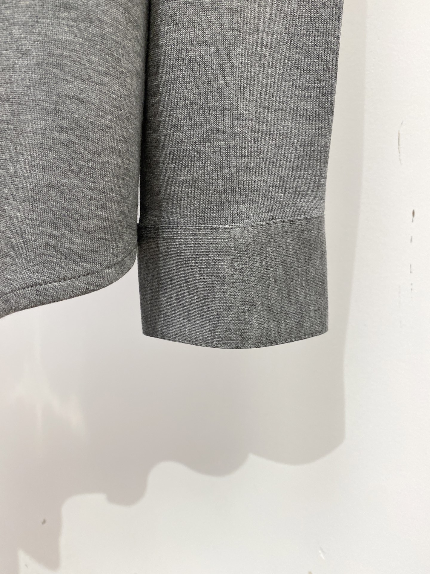 Loro Piana、2026新品衬衫外套，时尚帅气，简约百搭款，胸前精致刺绣图案logo，定制原版面料，不仅挺括，保持
