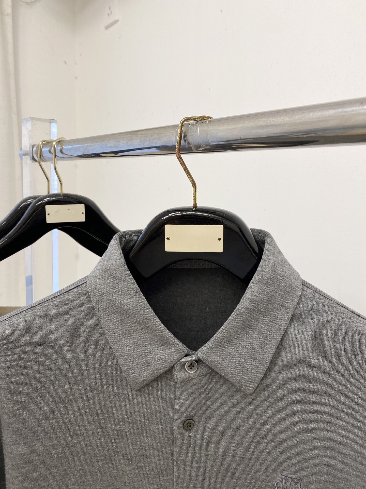 Loro Piana、2026新品衬衫外套，时尚帅气，简约百搭款，胸前精致刺绣图案logo，定制原版面料，不仅挺括，保持