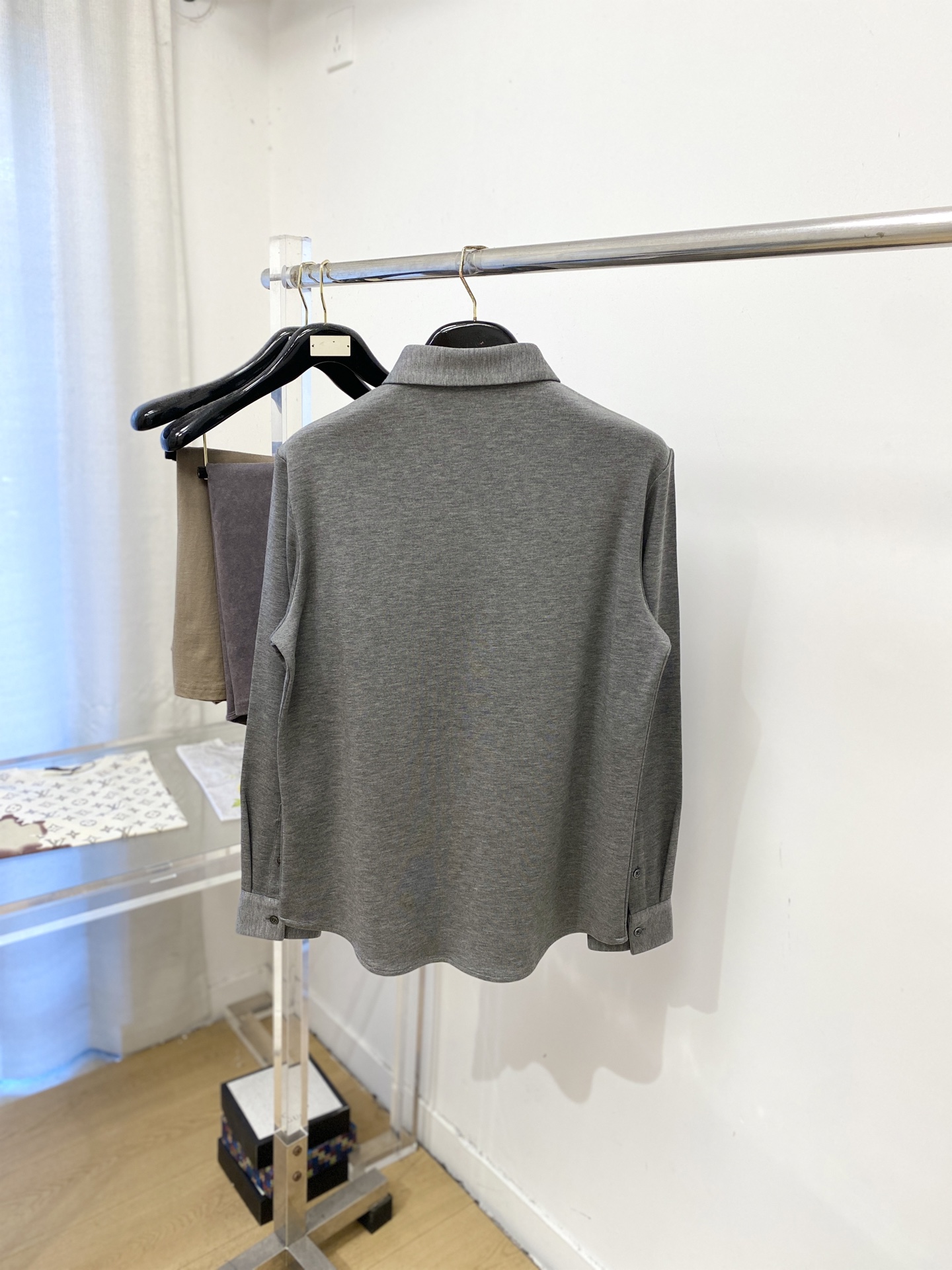 Loro Piana、2026新品衬衫外套，时尚帅气，简约百搭款，胸前精致刺绣图案logo，定制原版面料，不仅挺括，保持