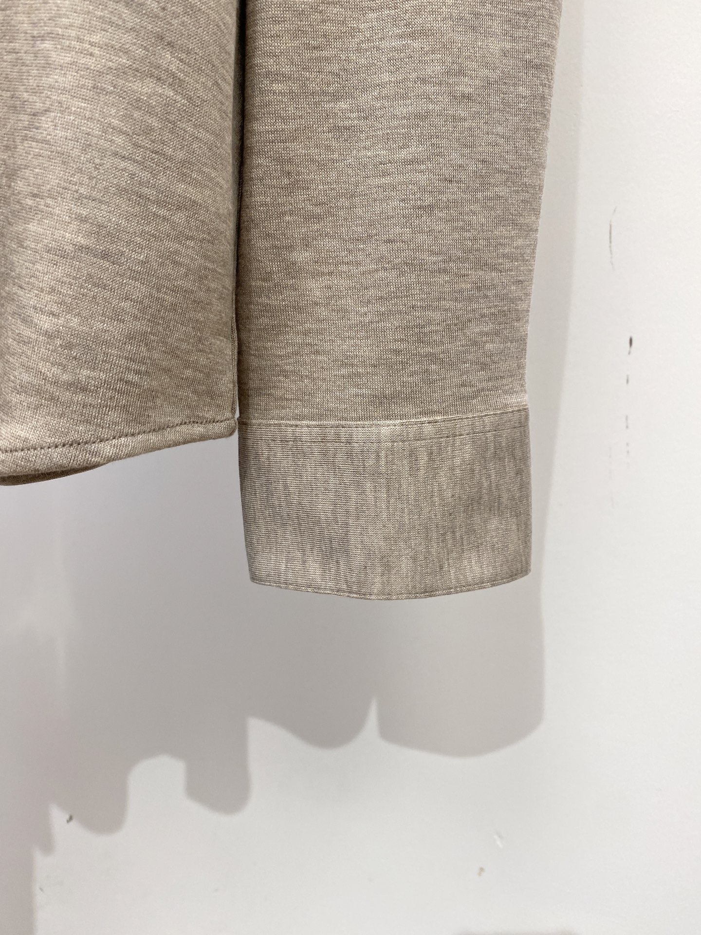 Loro Piana、2026新品衬衫外套，时尚帅气，简约百搭款，胸前精致刺绣图案logo，定制原版面料，不仅挺括，保持