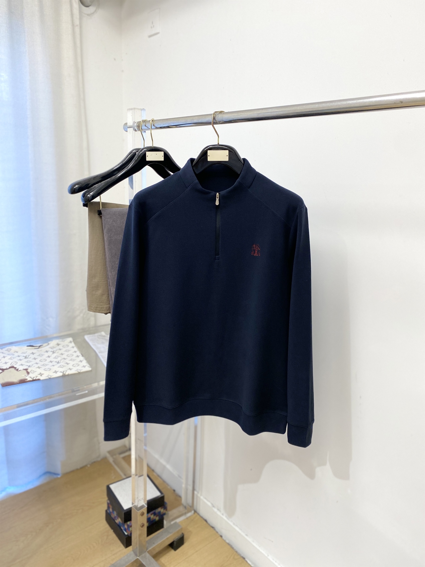Brunello Cucinelli、2026新品长袖卫衣，时尚帅气，简约百搭款，胸前精致刺绣图案logo，定制原版面料