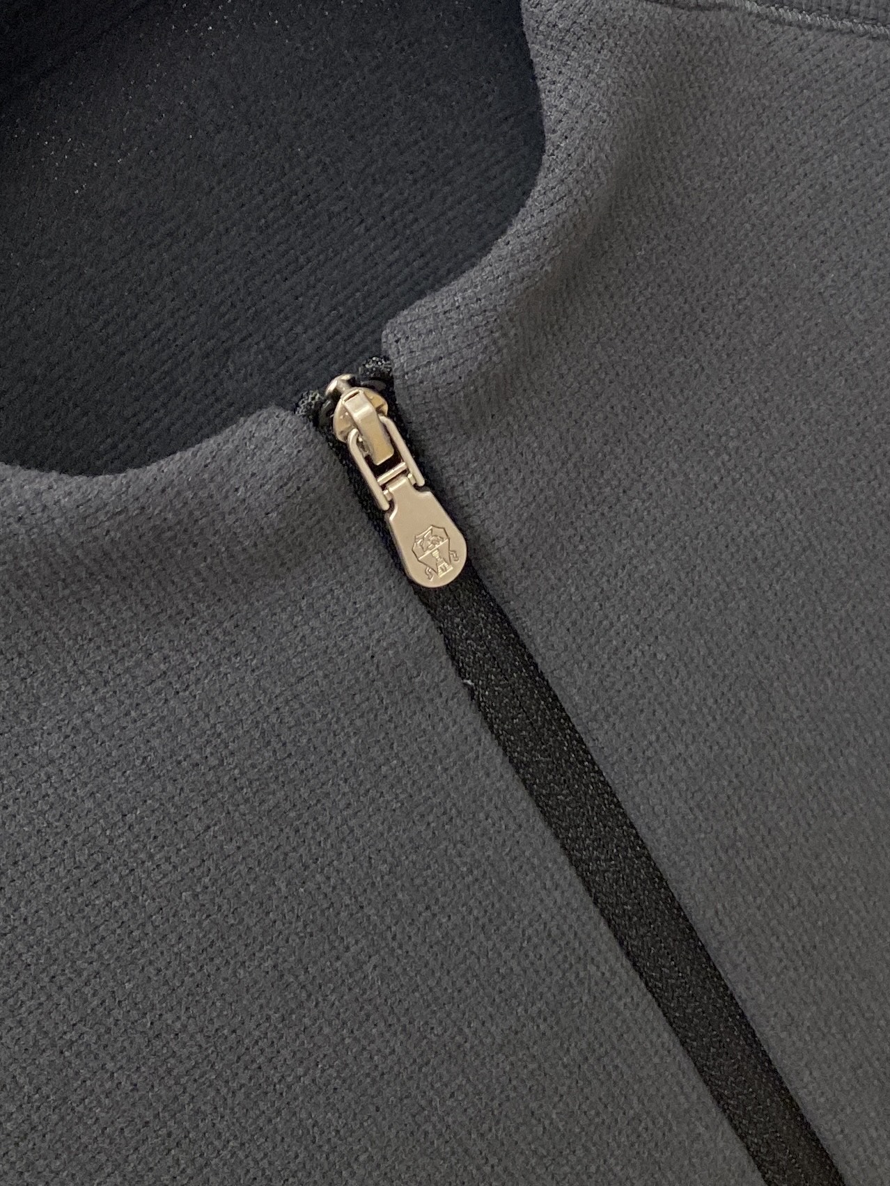 Brunello Cucinelli、2026新品长袖卫衣，时尚帅气，简约百搭款，胸前精致刺绣图案logo，定制原版面料