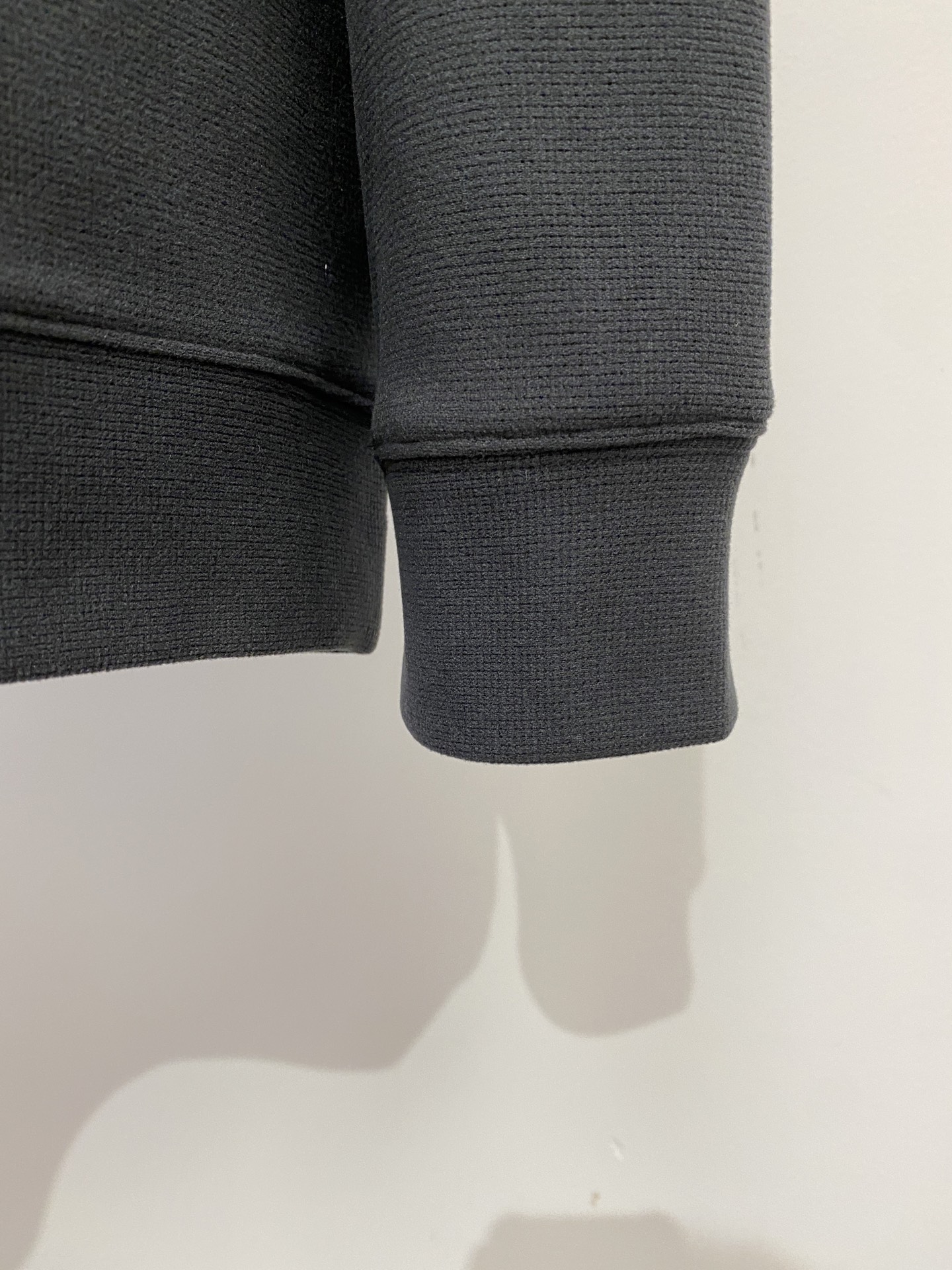 Brunello Cucinelli、2026新品长袖卫衣，时尚帅气，简约百搭款，胸前精致刺绣图案logo，定制原版面料