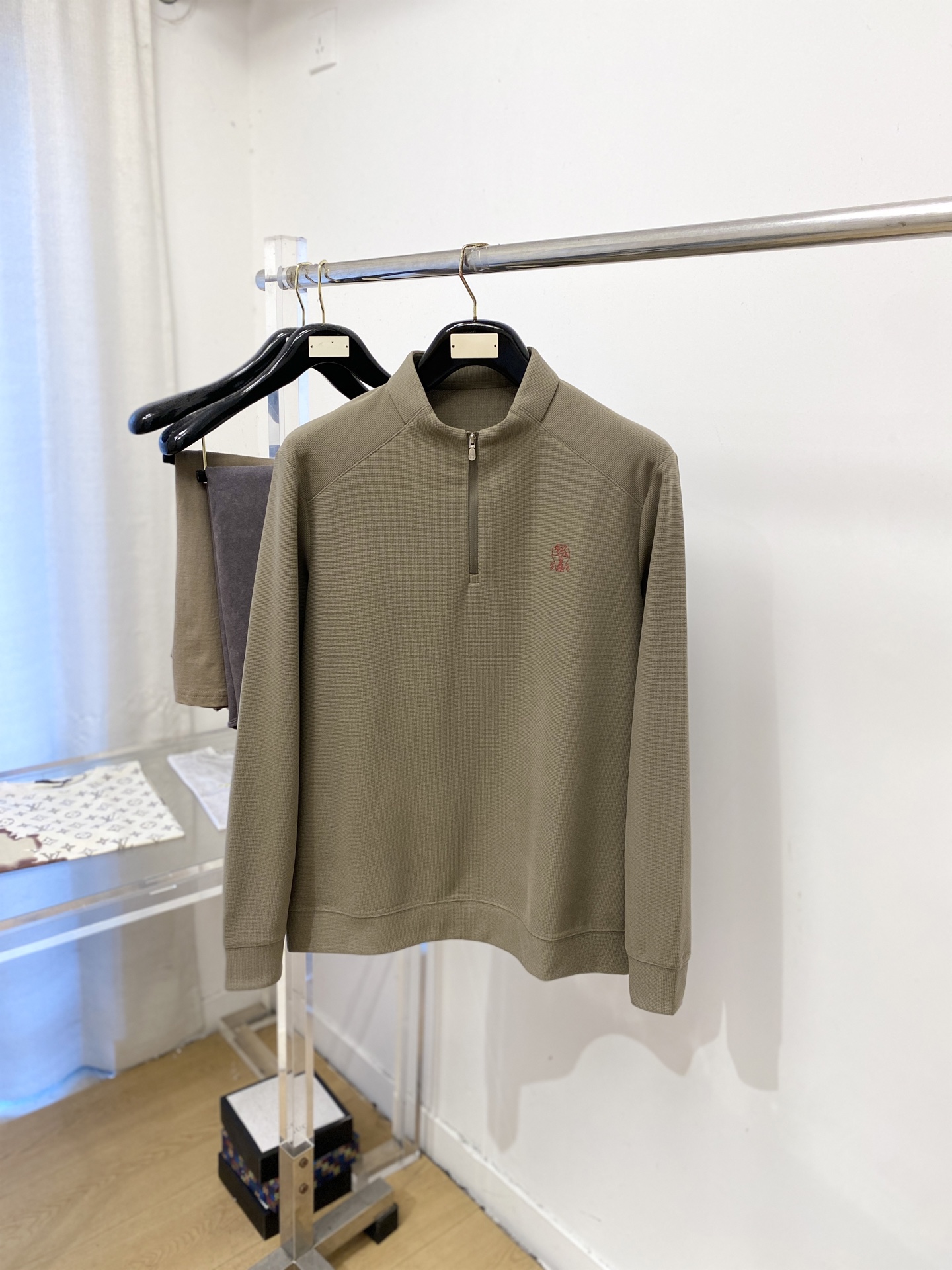 Brunello Cucinelli、2026新品长袖卫衣，时尚帅气，简约百搭款，胸前精致刺绣图案logo，定制原版面料