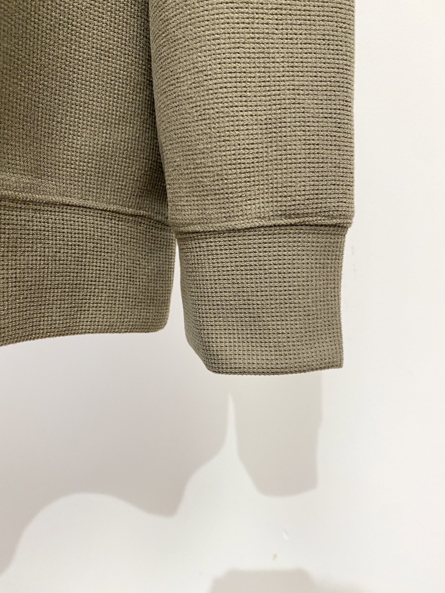 Brunello Cucinelli、2026新品长袖卫衣，时尚帅气，简约百搭款，胸前精致刺绣图案logo，定制原版面料