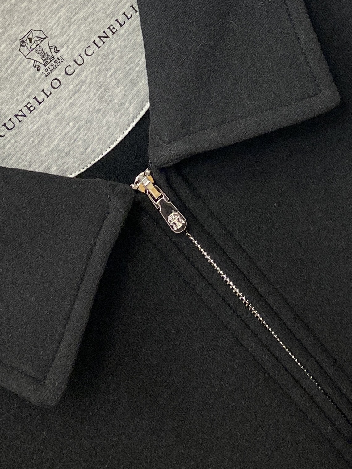 Brunello Cucinelli、2026新品长袖卫衣，时尚帅气，简约百搭款，胸前精致刺绣图案logo，定制原版面料