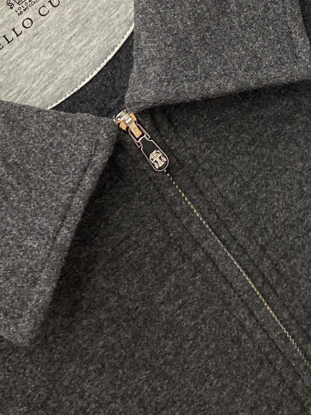 Brunello Cucinelli、2026新品长袖卫衣，时尚帅气，简约百搭款，胸前精致刺绣图案logo，定制原版面料