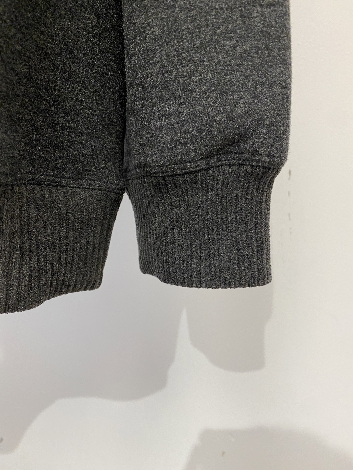 Brunello Cucinelli、2026新品长袖卫衣，时尚帅气，简约百搭款，胸前精致刺绣图案logo，定制原版面料