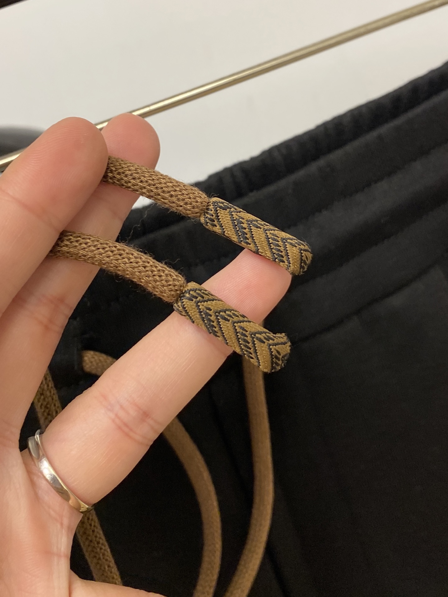 Loro Piana、2026爆款休闲裤 高弹显瘦必爆简约百搭爆款，做工精细，每一针都看得到用心，超多明星网红最爱 拉长