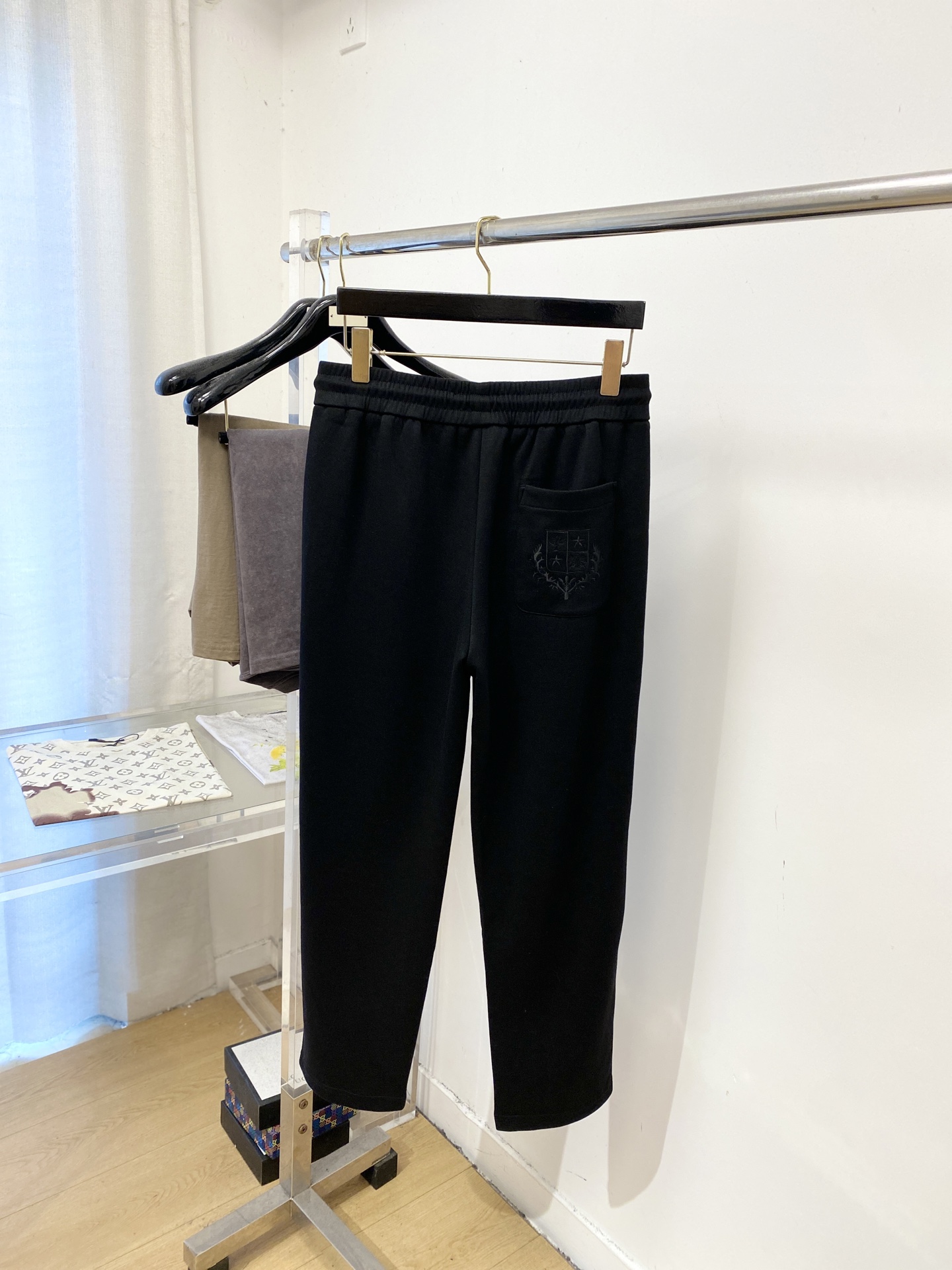 Loro Piana、2026爆款休闲裤 高弹显瘦必爆简约百搭爆款，做工精细，每一针都看得到用心，超多明星网红最爱 拉长