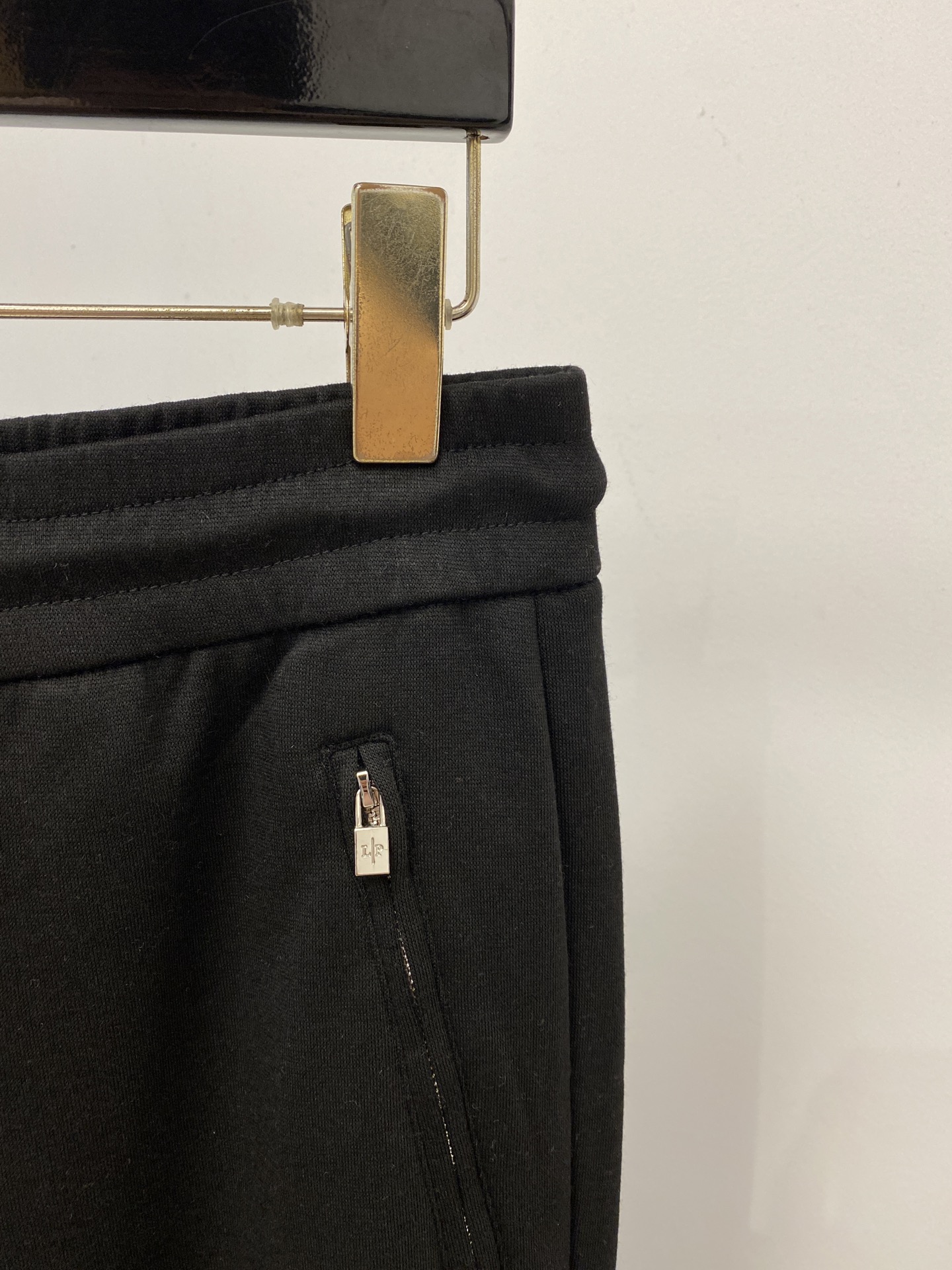Loro Piana、2026爆款休闲裤 高弹显瘦必爆简约百搭爆款，做工精细，每一针都看得到用心，超多明星网红最爱 拉长