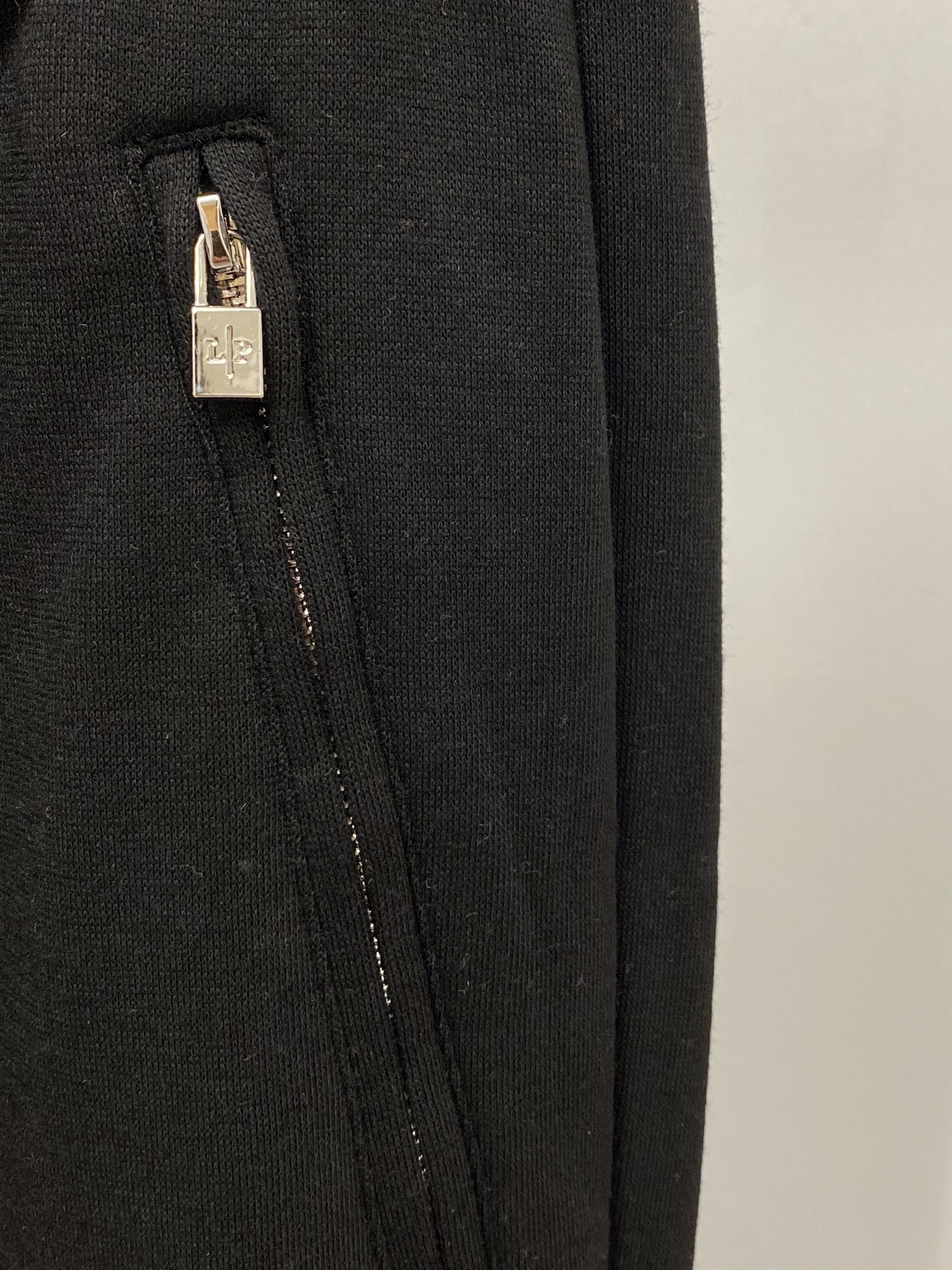 Loro Piana、2026爆款休闲裤 高弹显瘦必爆简约百搭爆款，做工精细，每一针都看得到用心，超多明星网红最爱 拉长