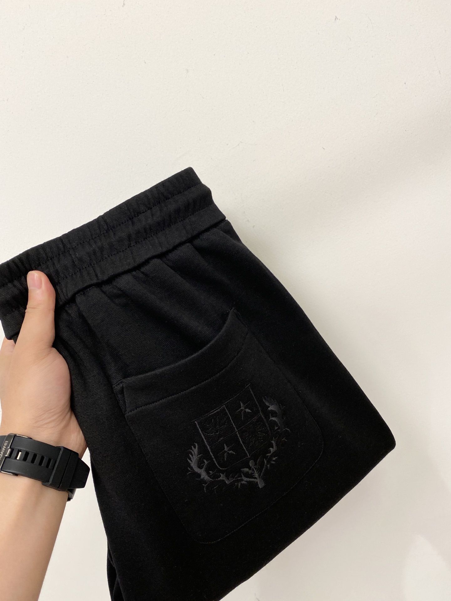 Loro Piana、2026爆款休闲裤 高弹显瘦必爆简约百搭爆款,做工精细,每一针都看得到用心,超多明星网红最爱 拉长 Loro Piana、2026爆款休闲裤 高弹显瘦必爆简约百搭爆款,做工精细,每一针都看得到用心,超多明星网红最爱 拉长
