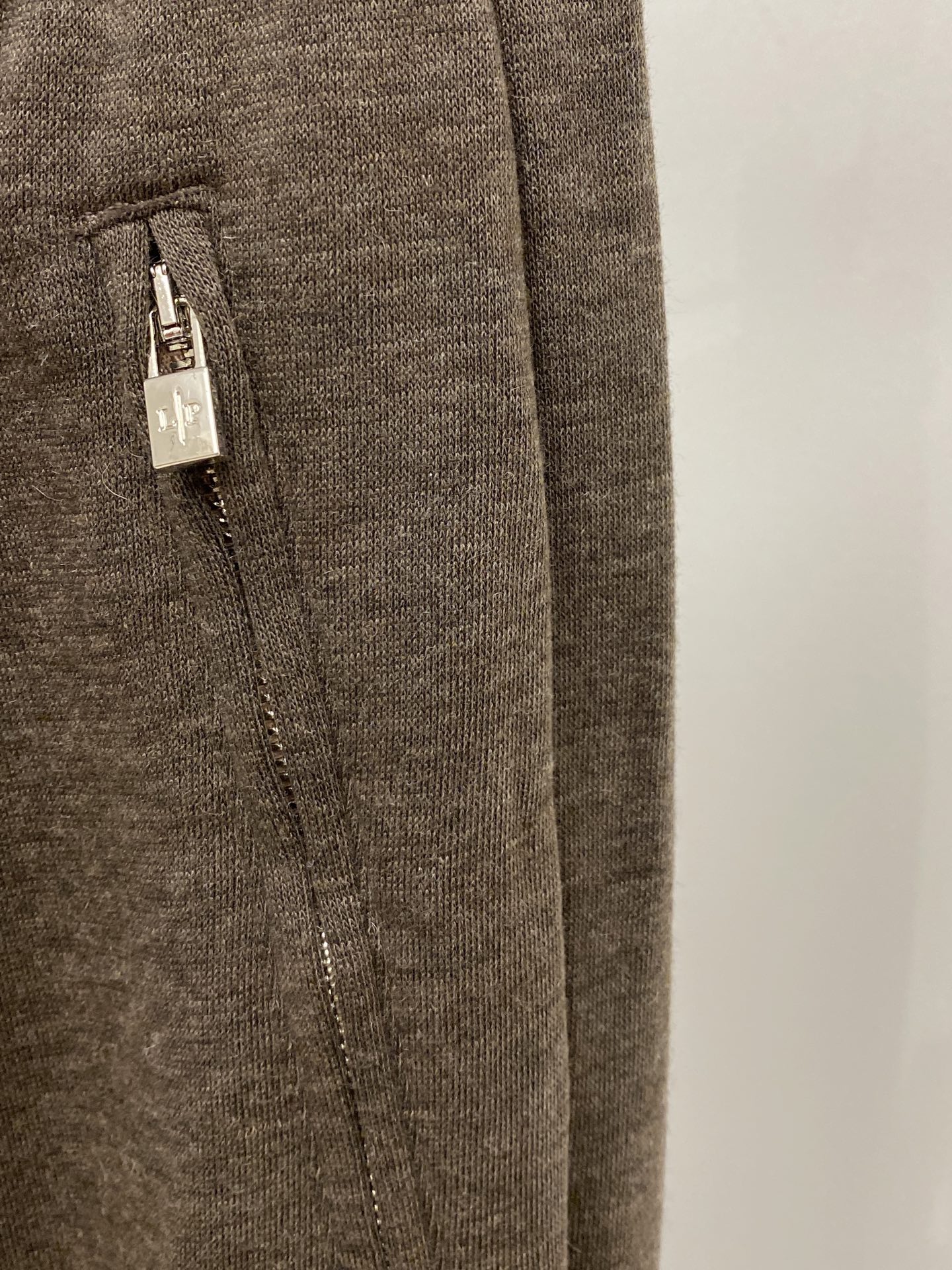 Loro Piana、2026爆款休闲裤 高弹显瘦必爆简约百搭爆款，做工精细，每一针都看得到用心，超多明星网红最爱 拉长