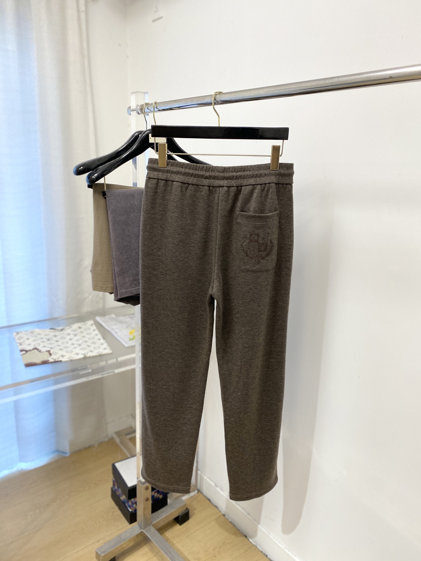 Loro Piana、2026爆款休闲裤 高弹显瘦必爆简约百搭爆款，做工精细，每一针都看得到用心，超多明星网红最爱 拉长