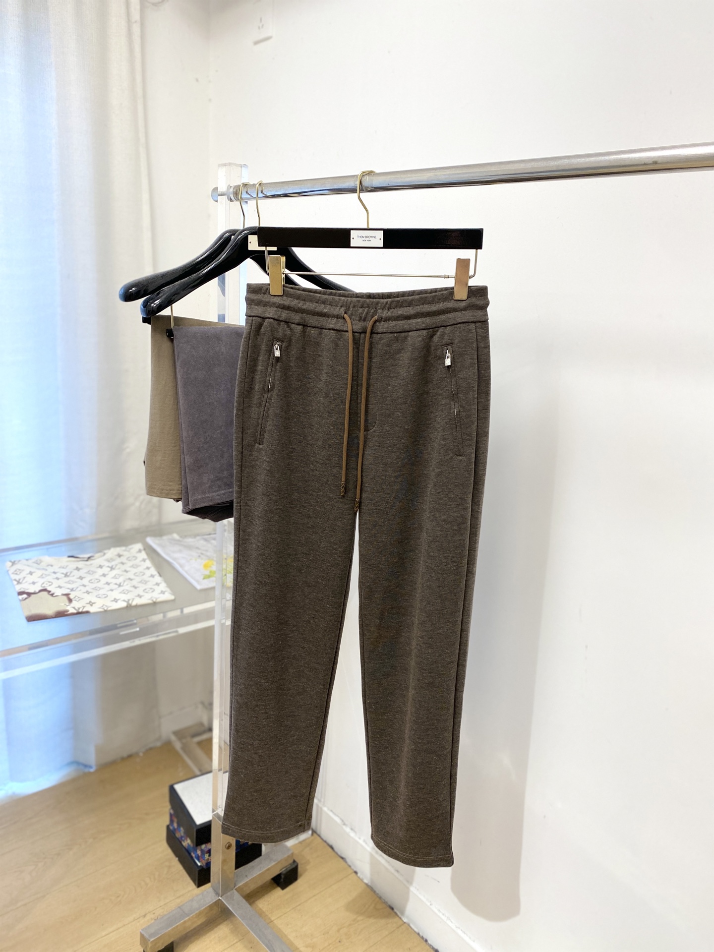 Loro Piana、2026爆款休闲裤 高弹显瘦必爆简约百搭爆款，做工精细，每一针都看得到用心，超多明星网红最爱 拉长