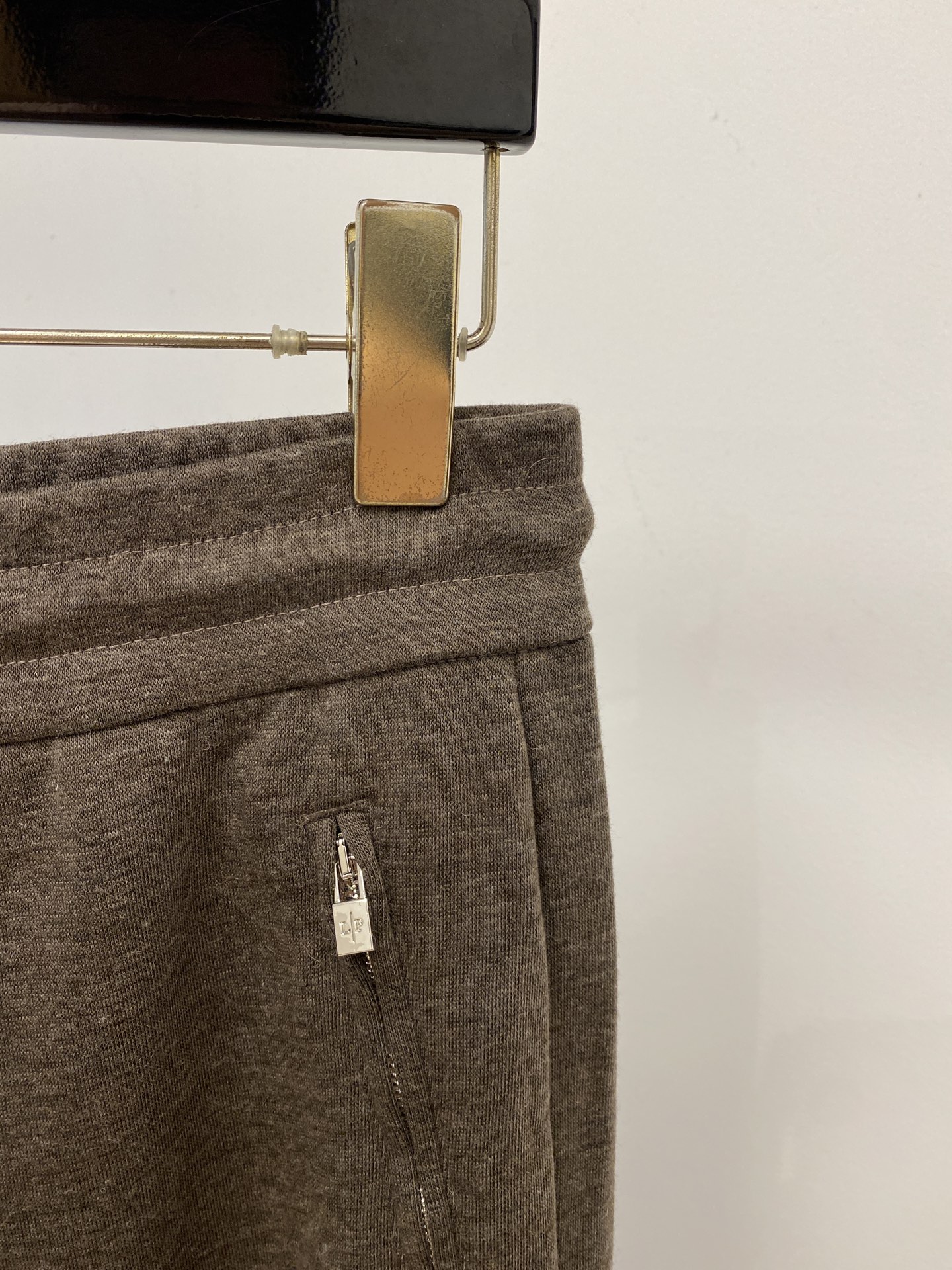 Loro Piana、2026爆款休闲裤 高弹显瘦必爆简约百搭爆款，做工精细，每一针都看得到用心，超多明星网红最爱 拉长