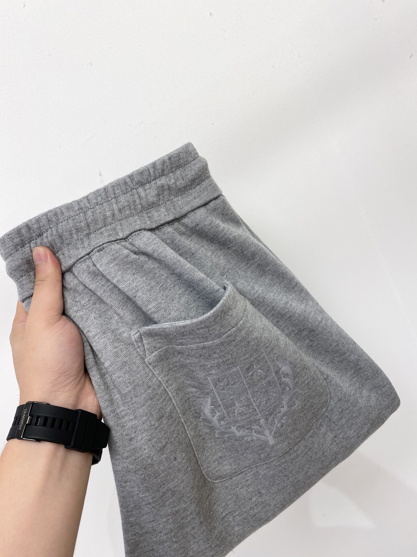 Loro Piana、2026爆款休闲裤 高弹显瘦必爆简约百搭爆款,做工精细,每一针都看得到用心,超多明星网红最爱 拉长 Loro Piana、2026爆款休闲裤 高弹显瘦必爆简约百搭爆款,做工精细,每一针都看得到用心,超多明星网红最爱 拉长