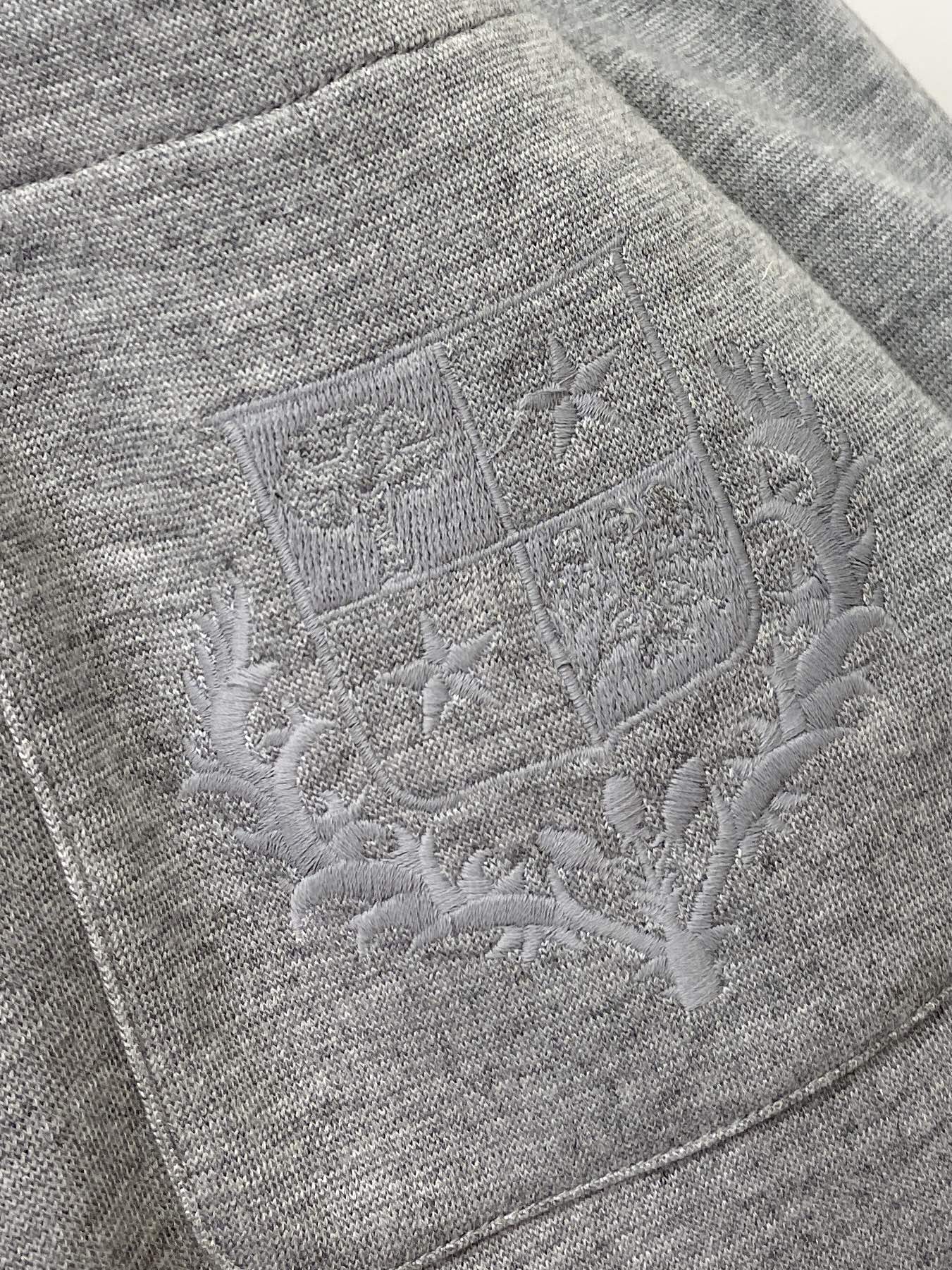 Loro Piana、2026爆款休闲裤 高弹显瘦必爆简约百搭爆款，做工精细，每一针都看得到用心，超多明星网红最爱 拉长