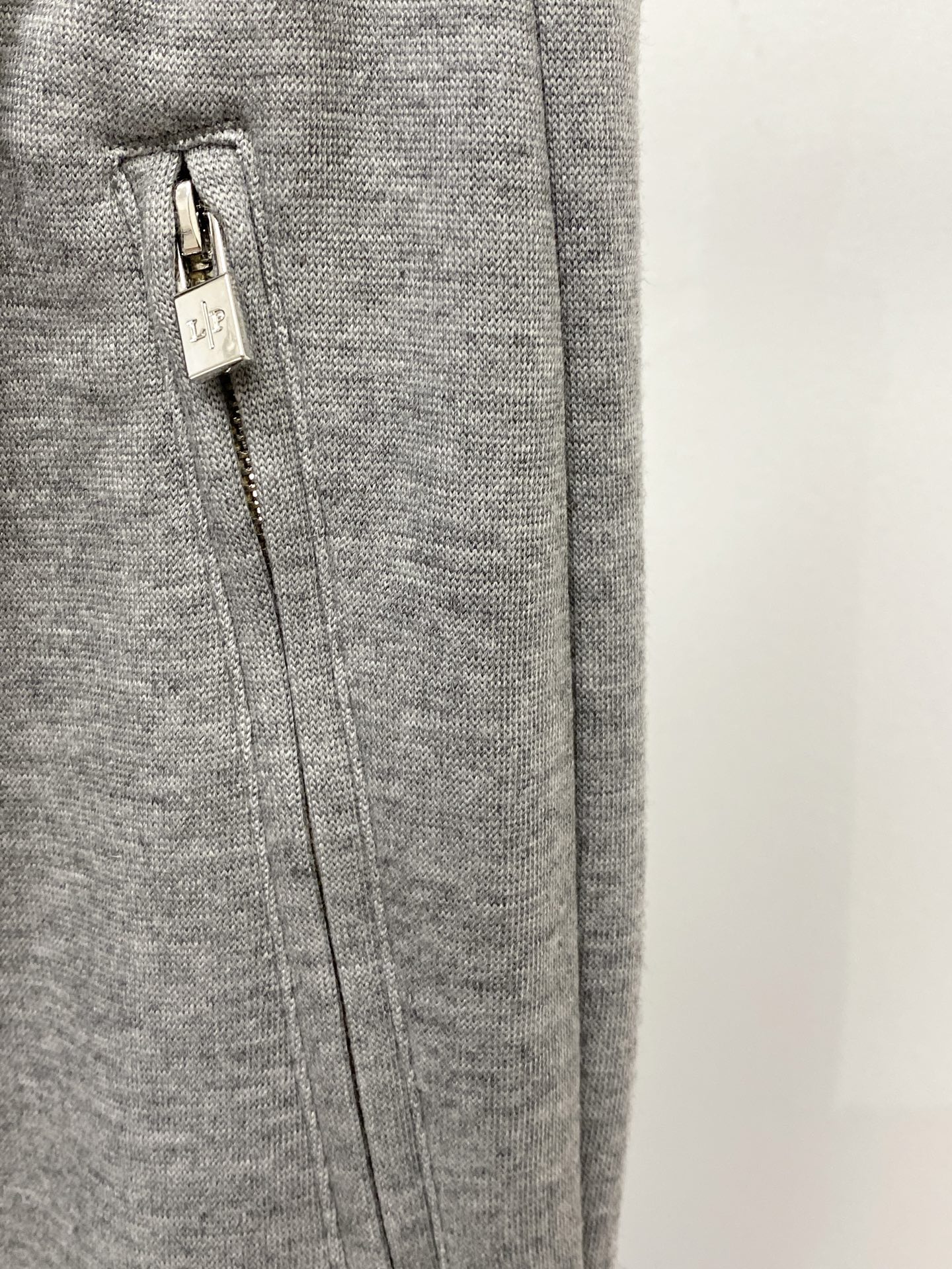 Loro Piana、2026爆款休闲裤 高弹显瘦必爆简约百搭爆款，做工精细，每一针都看得到用心，超多明星网红最爱 拉长