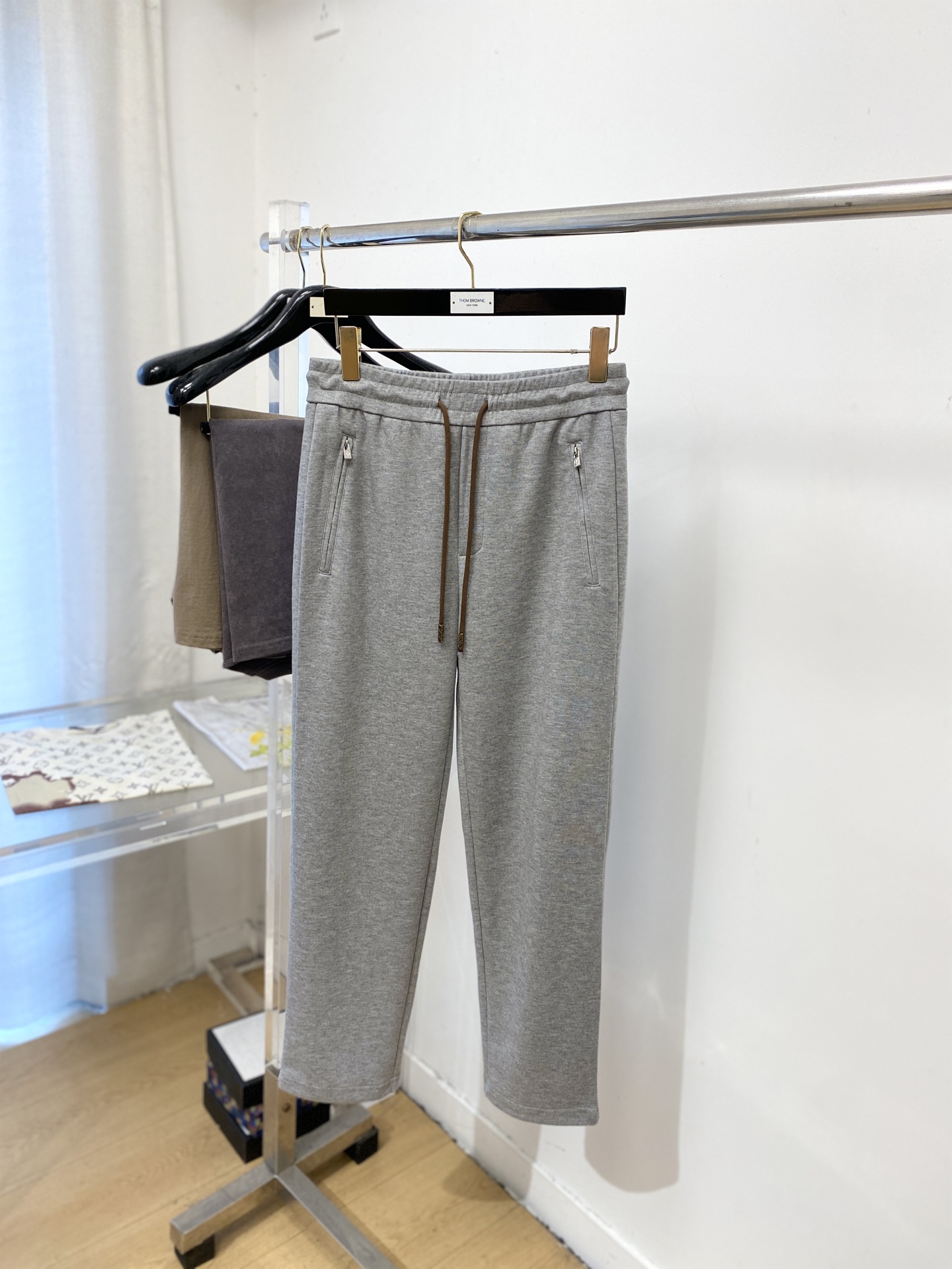 Loro Piana、2026爆款休闲裤 高弹显瘦必爆简约百搭爆款，做工精细，每一针都看得到用心，超多明星网红最爱 拉长