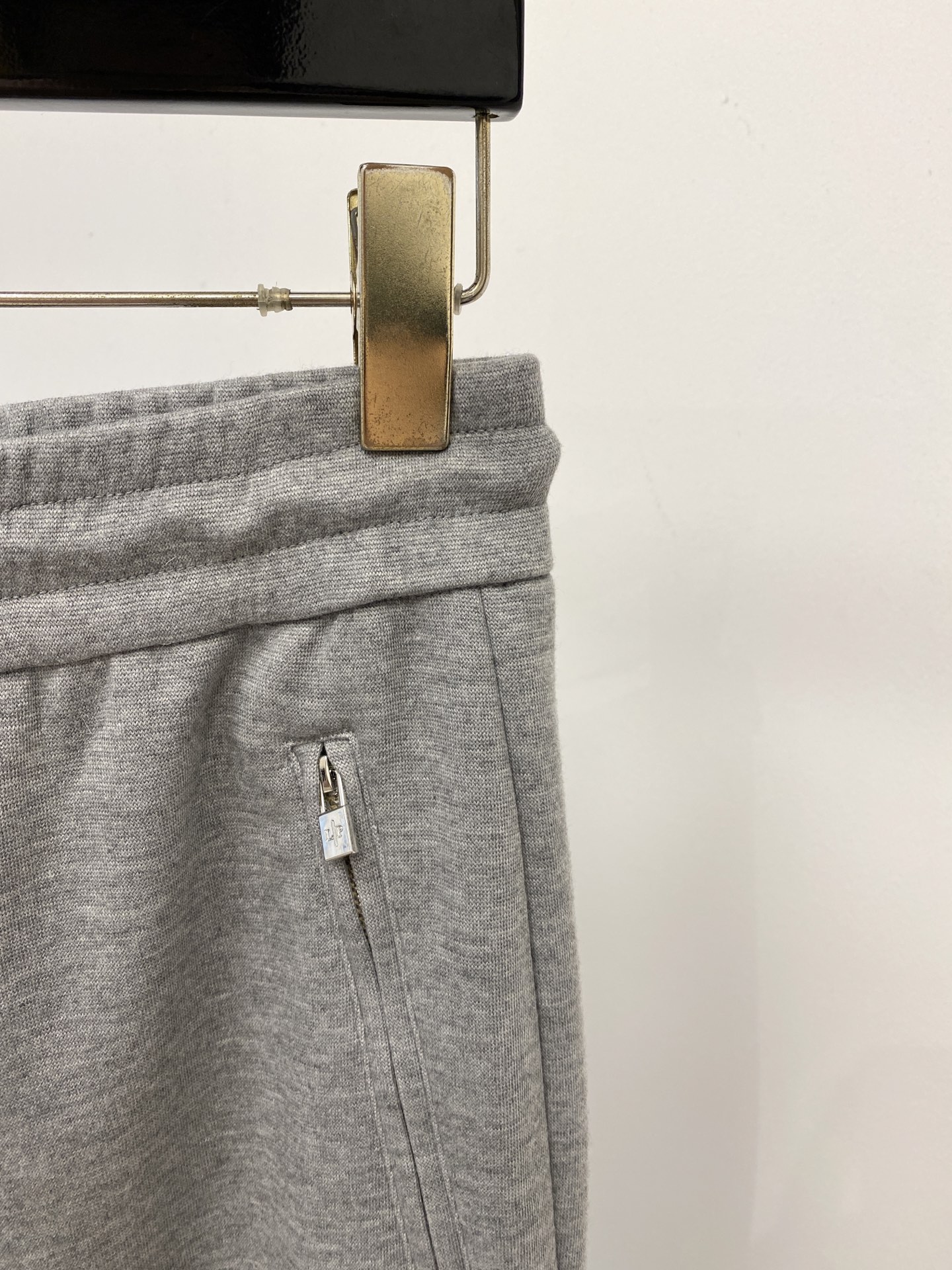 Loro Piana、2026爆款休闲裤 高弹显瘦必爆简约百搭爆款，做工精细，每一针都看得到用心，超多明星网红最爱 拉长