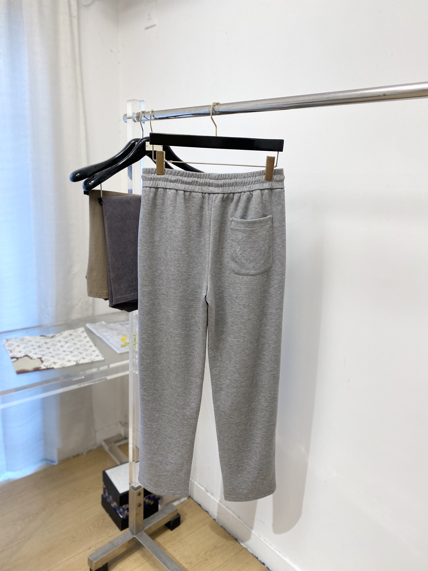 Loro Piana、2026爆款休闲裤 高弹显瘦必爆简约百搭爆款，做工精细，每一针都看得到用心，超多明星网红最爱 拉长