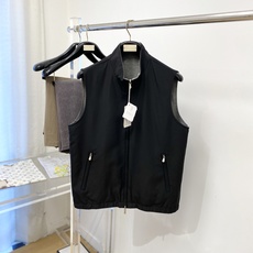  Brunello Cucinelli、2026新品双面穿夹克马甲外套,时尚帅气,简约百搭款,原版五金辅料logo,定  Brunello Cucinelli、2026新品双面穿夹克马甲外套,时尚帅气,简约百搭款,原版五金辅料logo,定