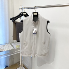 Brunello Cucinelli、2026新品双面穿夹克马甲外套,时尚帅气,简约百搭款,原版五金辅料logo,定制原 Brunello Cucinelli、2026新品双面穿夹克马甲外套,时尚帅气,简约百搭款,原版五金辅料logo,定制原