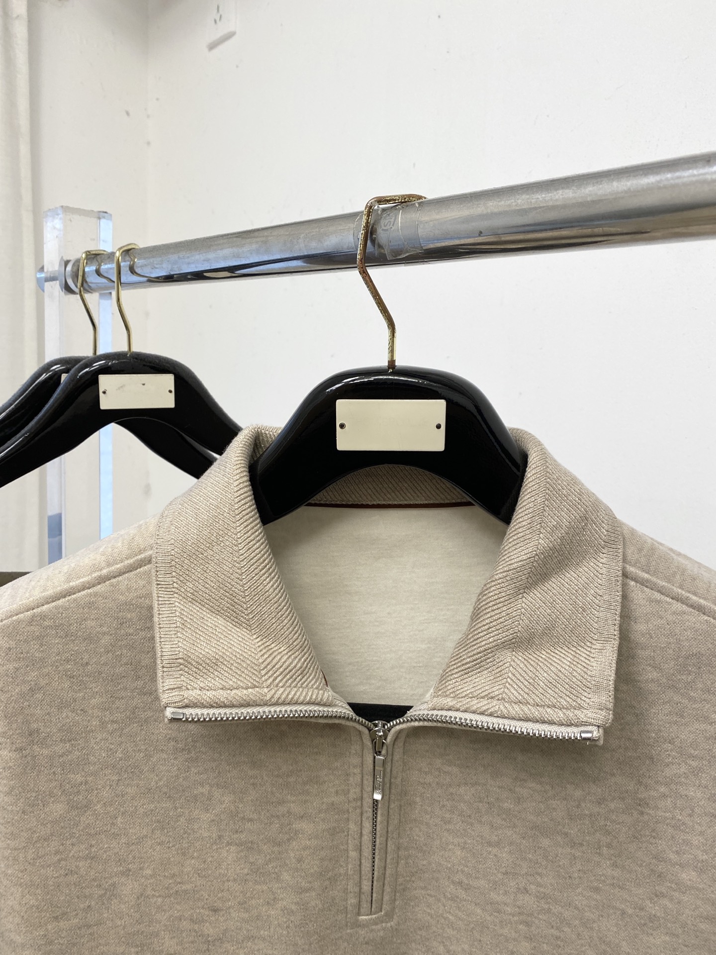 Loro Piana、2026新品卫衣，时尚帅气，简约百搭款，衣下精致刺绣字母logo，定制原版面料，不仅挺括，保持潮流