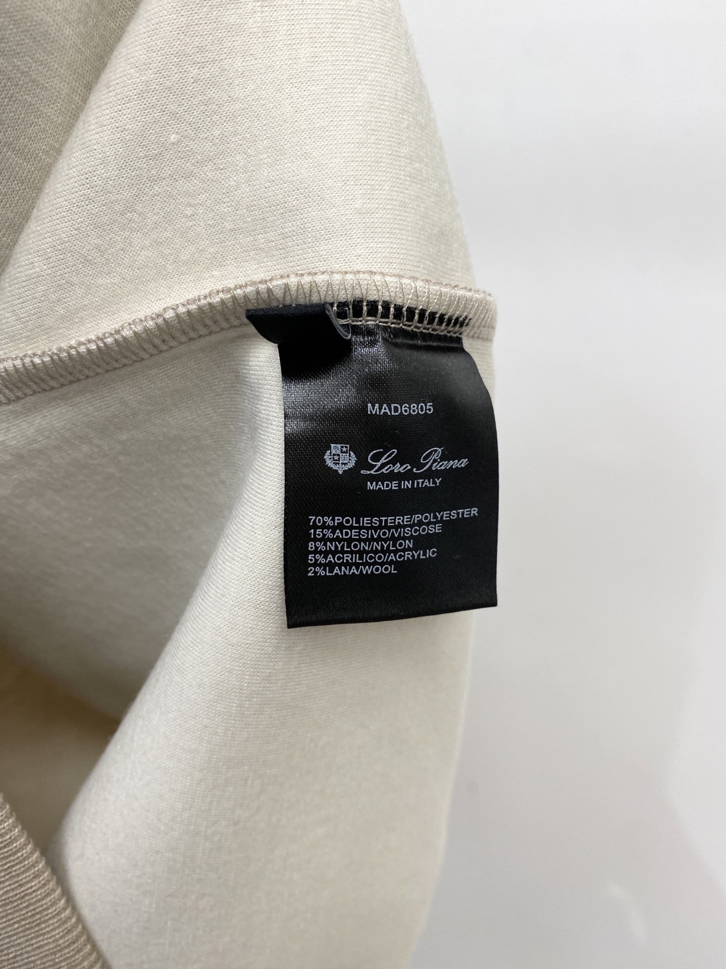 Loro Piana、2026新品卫衣，时尚帅气，简约百搭款，衣下精致刺绣字母logo，定制原版面料，不仅挺括，保持潮流