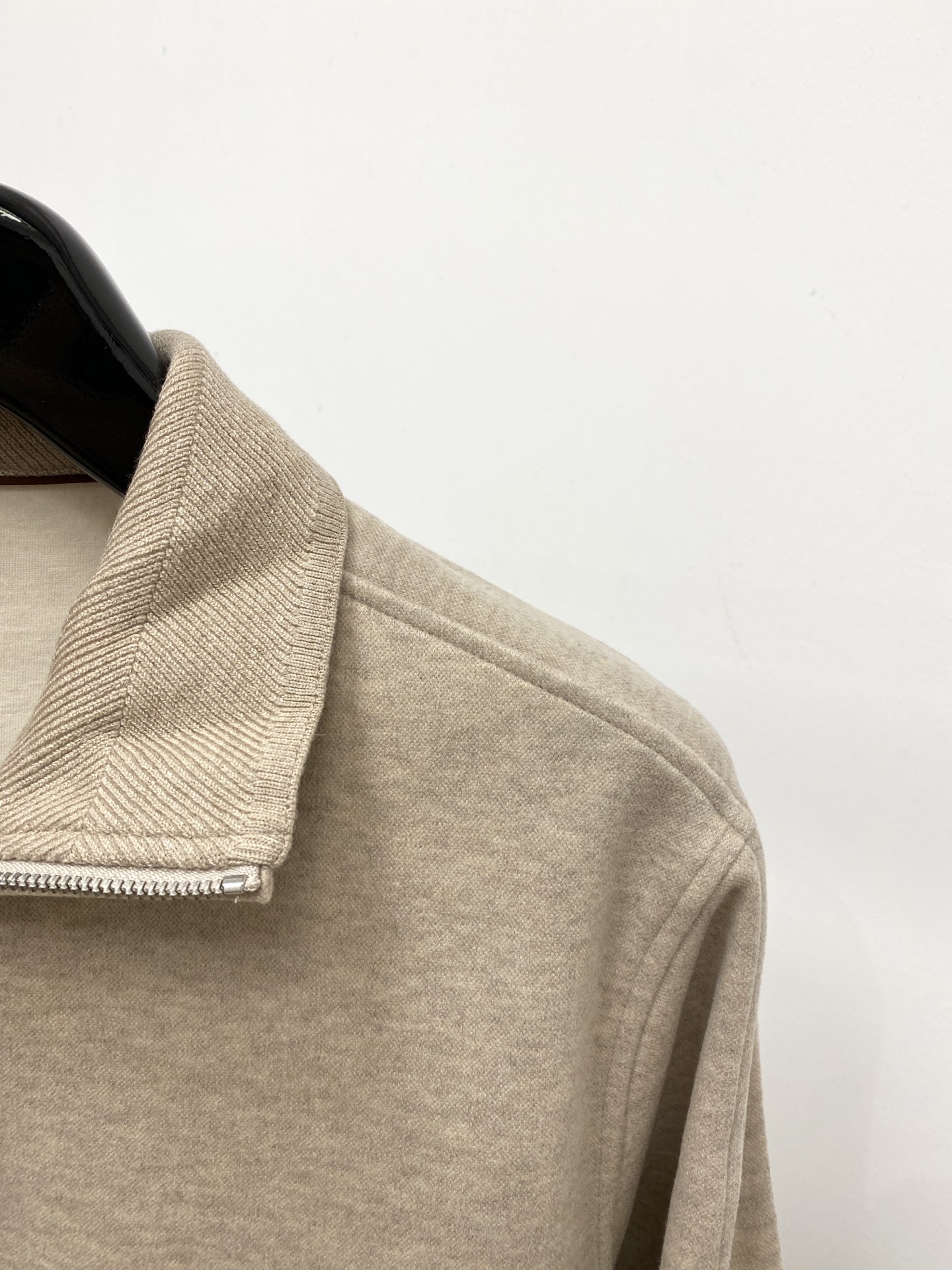 Loro Piana、2026新品卫衣，时尚帅气，简约百搭款，衣下精致刺绣字母logo，定制原版面料，不仅挺括，保持潮流