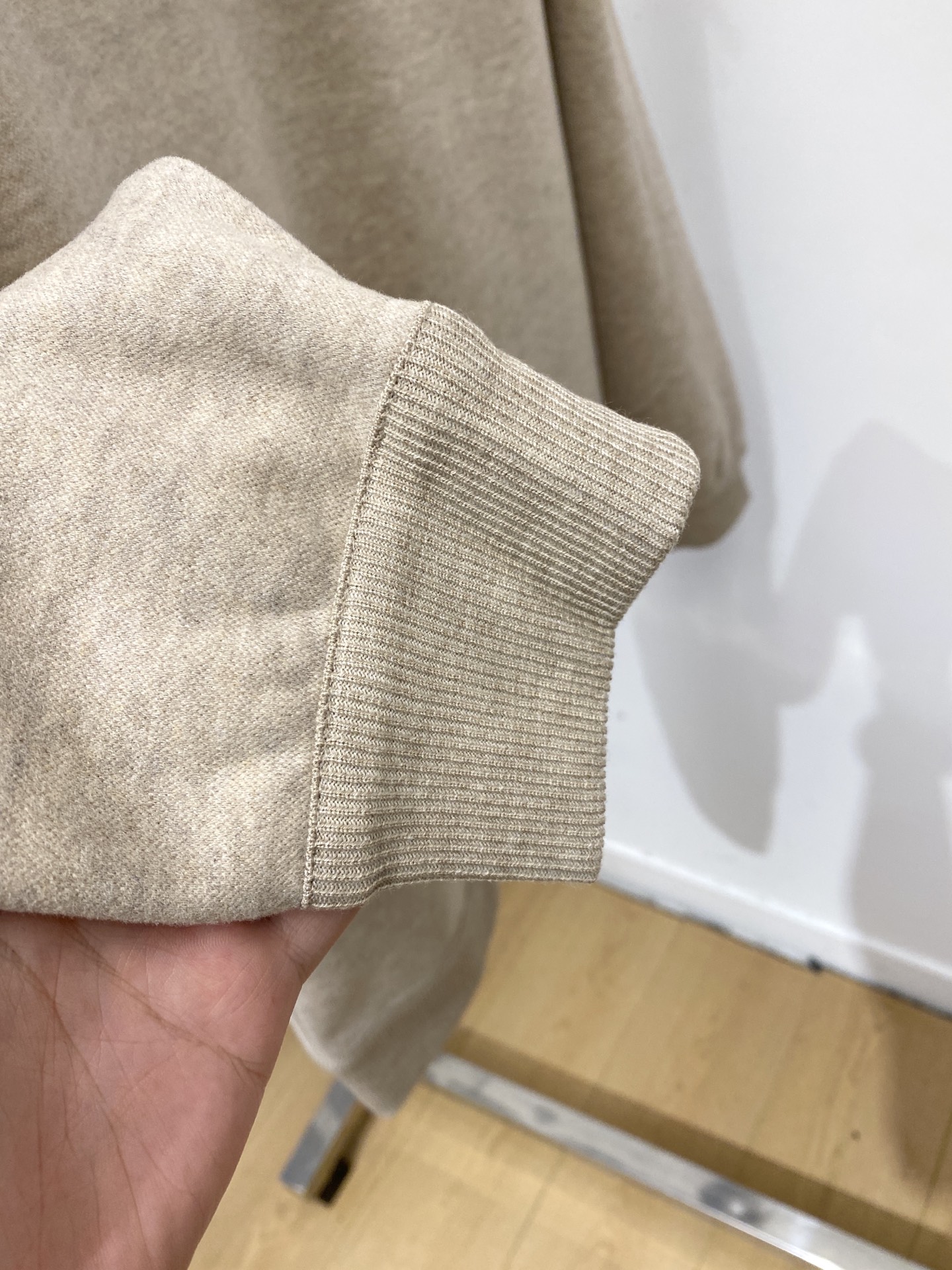 Loro Piana、2026新品卫衣，时尚帅气，简约百搭款，衣下精致刺绣字母logo，定制原版面料，不仅挺括，保持潮流