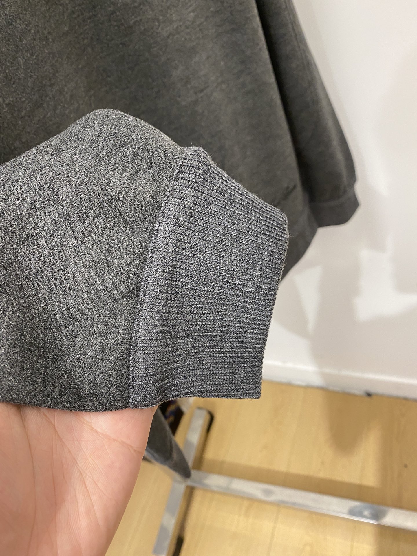 Loro Piana、2026新品卫衣，时尚帅气，简约百搭款，衣下精致刺绣字母logo，定制原版面料，不仅挺括，保持潮流